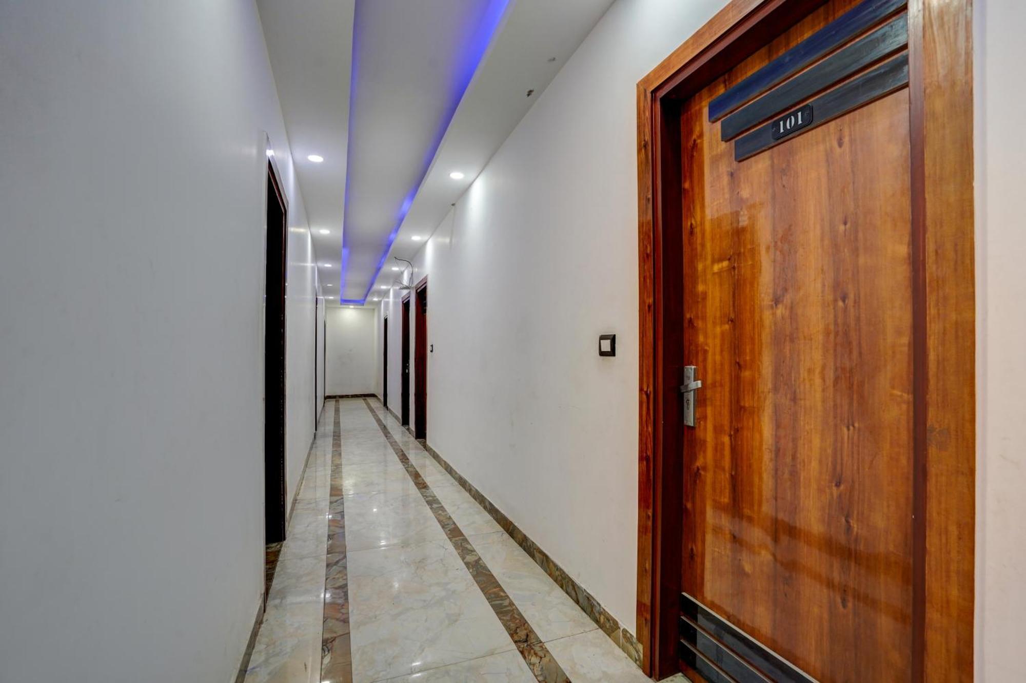 Hotel Hight Krone A Family Hotel Near Igi Airport Delhi 뉴델리 외부 사진