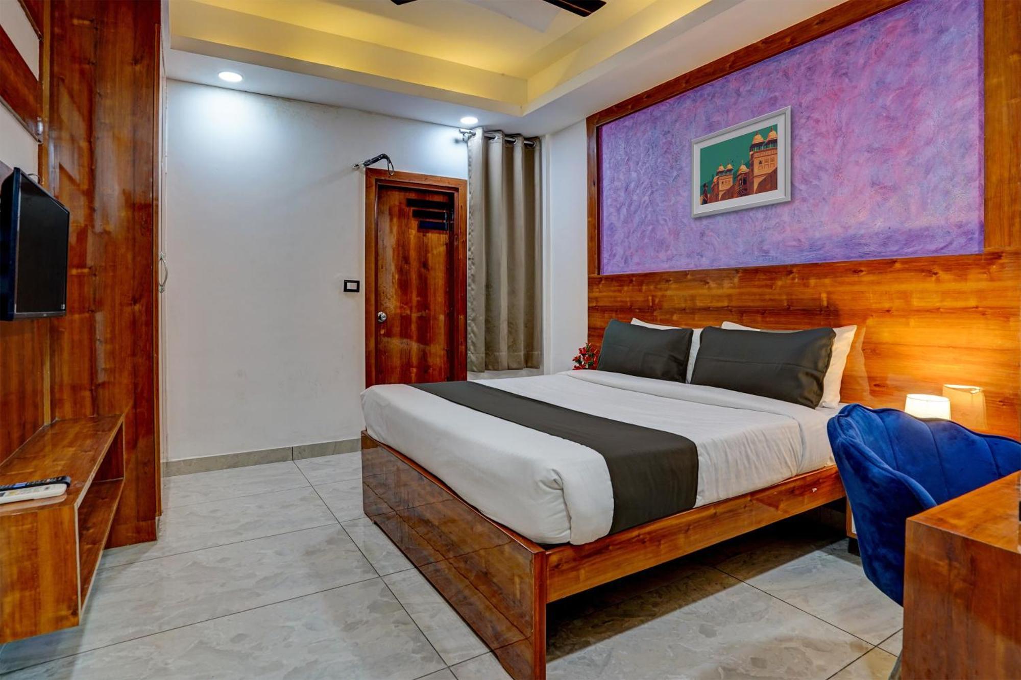 Hotel Hight Krone A Family Hotel Near Igi Airport Delhi 뉴델리 외부 사진
