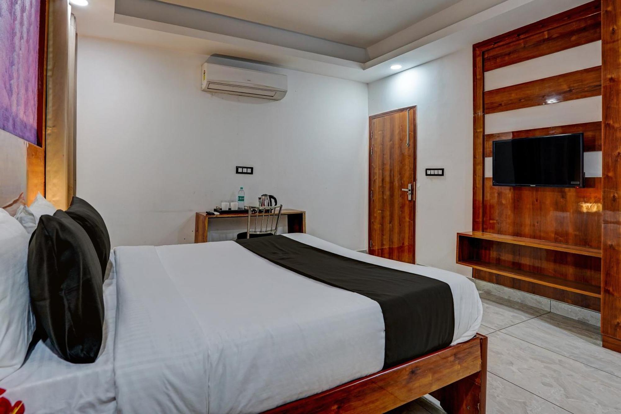 Hotel Hight Krone A Family Hotel Near Igi Airport Delhi 뉴델리 외부 사진