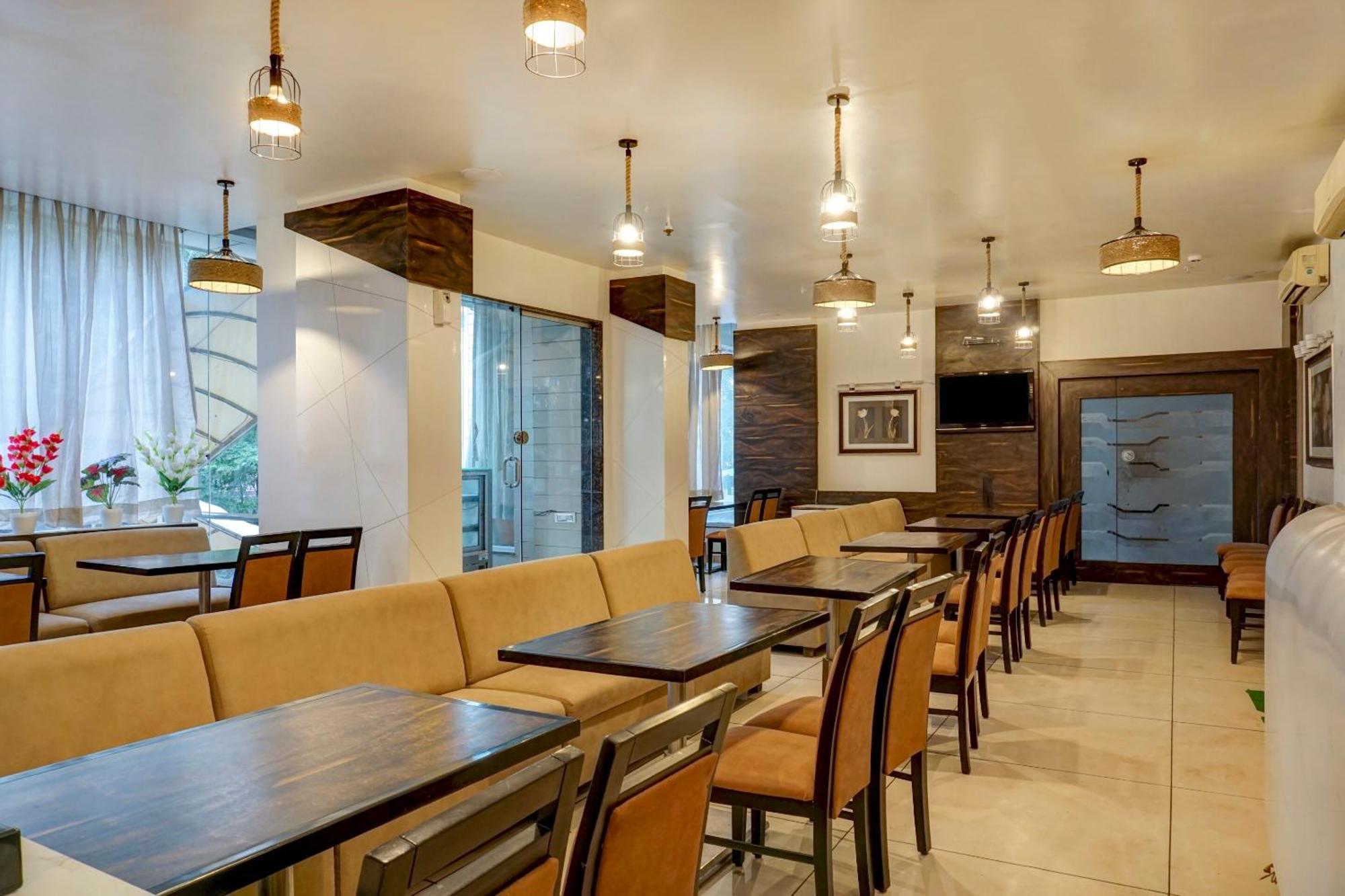 Hotel Hight Krone A Family Hotel Near Igi Airport Delhi 뉴델리 외부 사진
